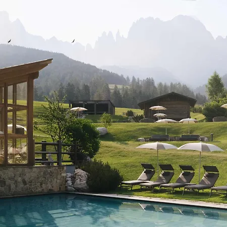 Cyprianerhof Dolomit 5* Tires
